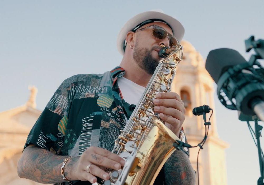 PUESTA DE SOL CON SAXO CADIZ 2027