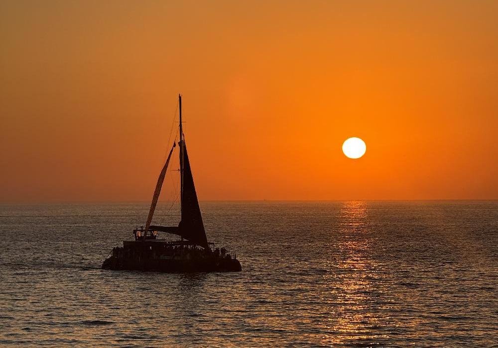 PUESTA DE SOL DESDE PUERTO DE CADIZ con copa de cava hasta Noviembre de 2026
